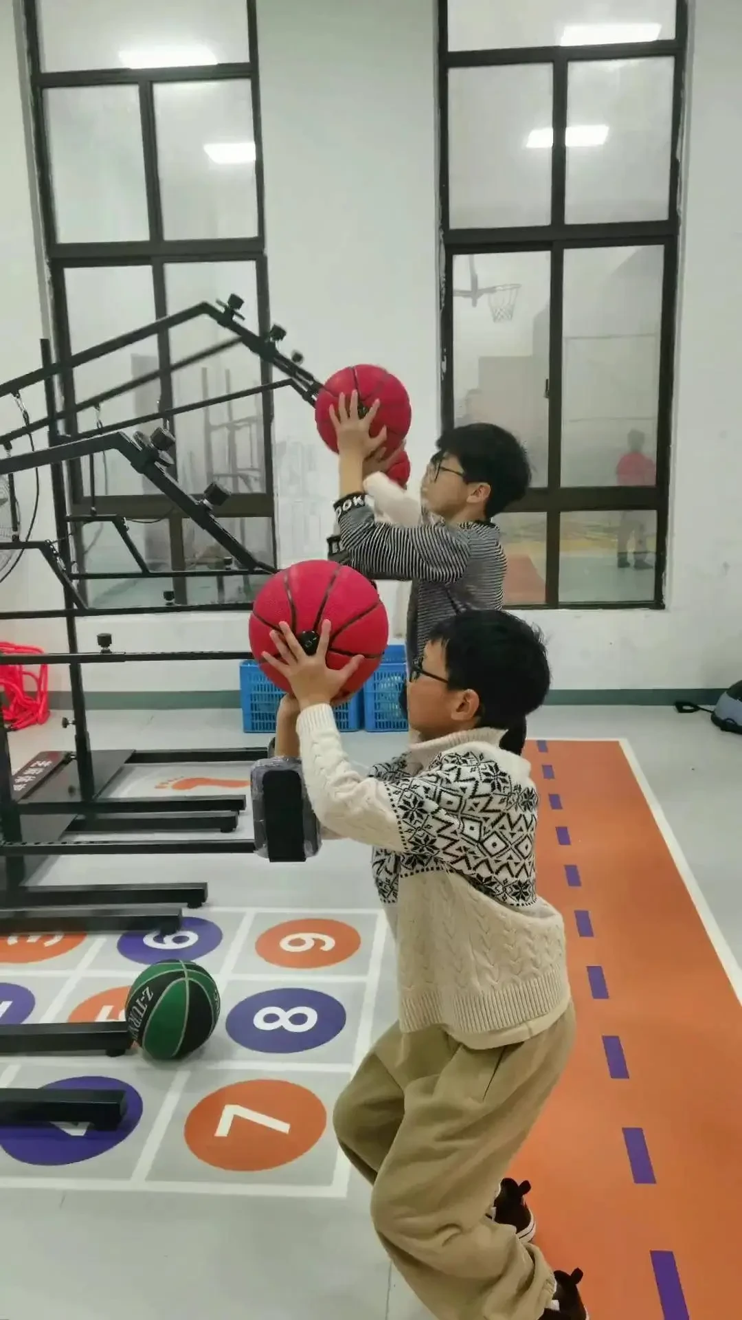 篮球教练如何帮助球员理解规则的重要性?_1